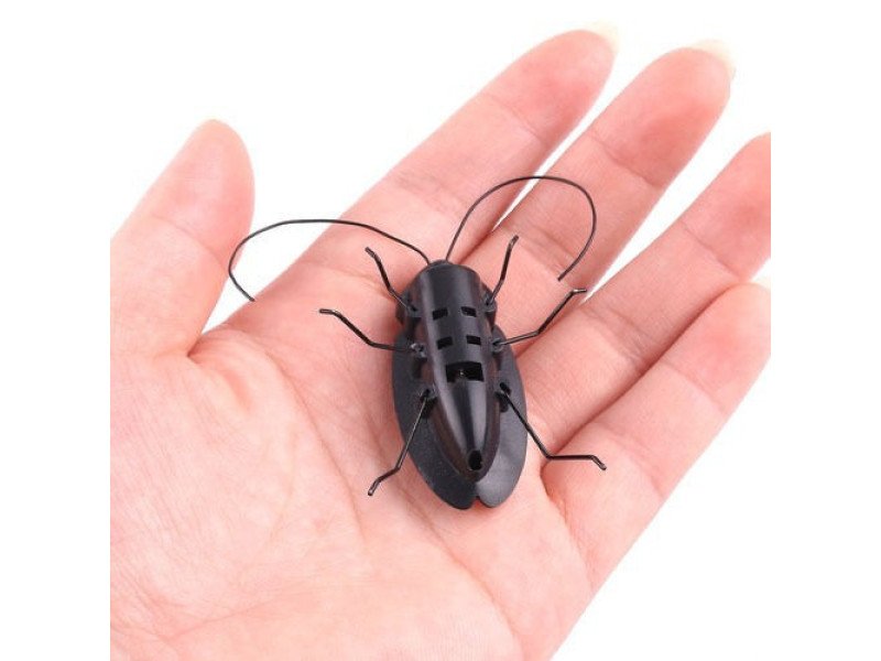 Solar Powered Vibrating Black Cockroach Bug