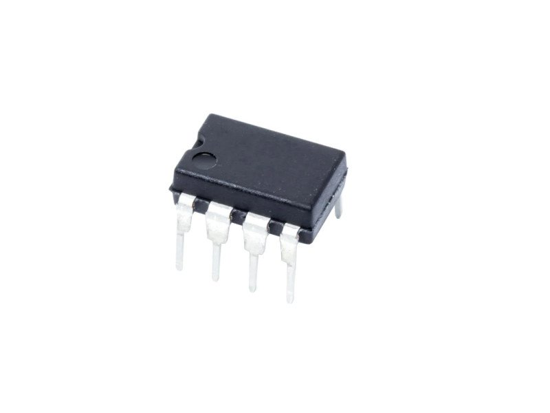 LM393 Low Power Low Offset Voltage Dual Comparator DIP-8 Package